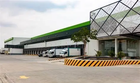 Sistema HVAC en operación dentro de un centro de distribución
